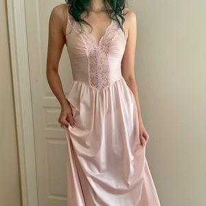 SOLD M Olga Petal Pink Floral Rose Lace Maxi Nightgown Style 92077 Peignoir